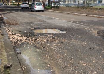 Riempimento buche a Latina: avviati interventi di manutenzione stradale