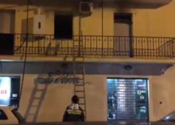Paura in via Milazzo a Latina, uomo salvato dai Vigili del fuoco VIDEO