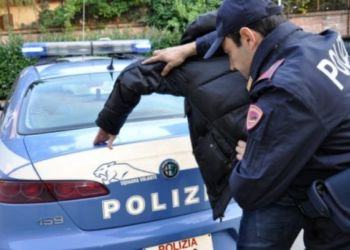 Latina, 20enne rapinata alle autoline: arrestato uno straniero
