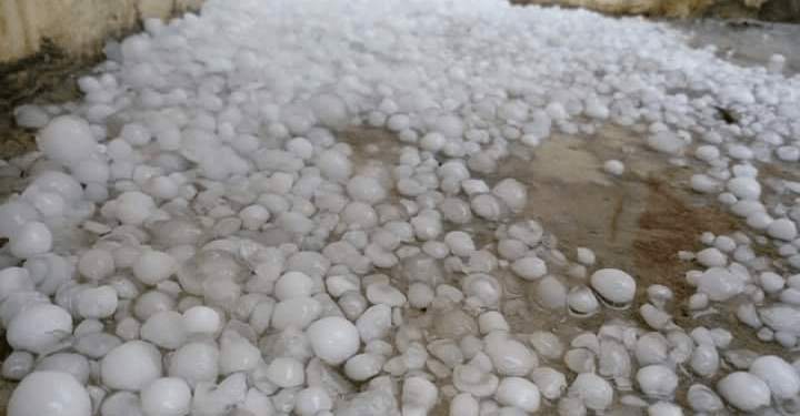 Sembra neve, ma non lo è: forte grandinata colpisce Latina