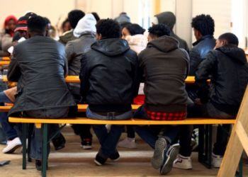 Sezze, cibo poco gradito dai migranti: la rivolta contro il servizio catering
