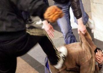 Latina, giovane malmenato in pieno centro tra l’indifferenza dei passanti