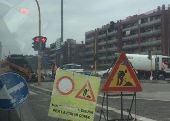 Code di auto e traffico impazzito a Latina: stanno asfaltando(finalmente) via Romagnoli