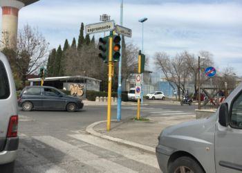 Latina, semafori spenti da una settimana e viabilità in tilt in pieno centro