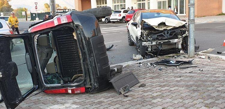 Terribile incidente tra via dei Volsci e Piazza Moro a Latina: due feriti gravi VIDEO