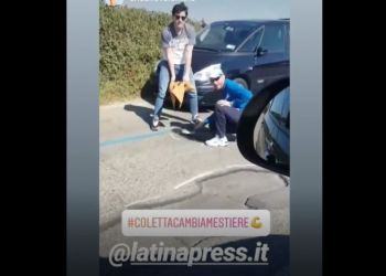 Sul lungomare di Latina le buche le coprono i cittadini VIDEO