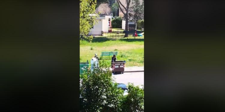 Scene di ordinario degrado in Piazzale Col di Lana a Latina VIDEO