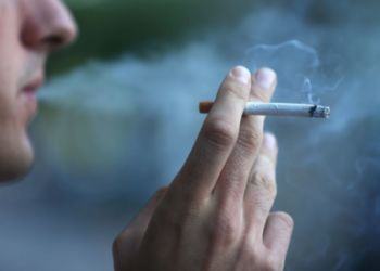 Latina, licenziato perché fuma troppo: reintegrato dal giudice