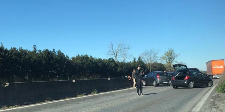Ennesimo tamponamento a catena sulla Pontina, traffico in tilt FOTO