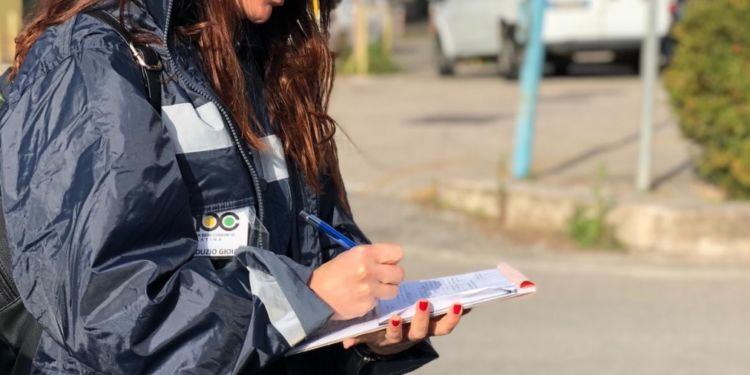 Latina, 300 euro di multa per aver gettato nell’indifferenziata del materiale riciclabile