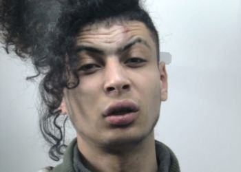 Latina, giovane tormenta il rivale in amore e taglieggia la responsabile della Casa Famiglia che lo ospita. Arrestato