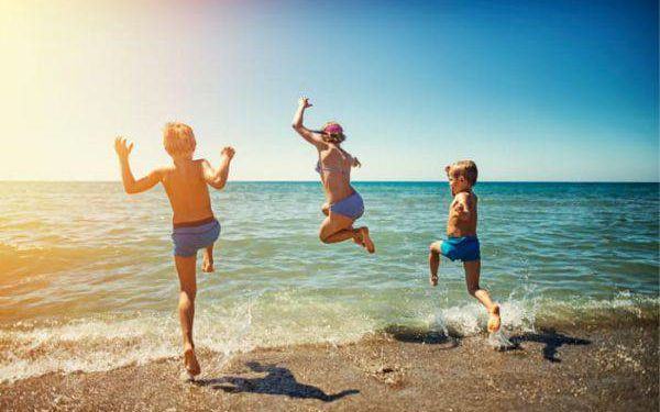 Bandiera Verde dei pediatri a 7 località della provincia di Latina: spiagge a misura di bambino