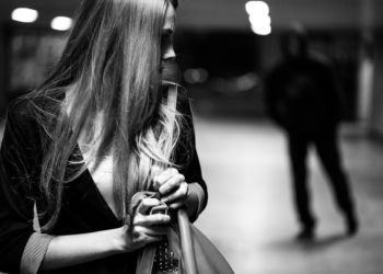 Stalking, folle corsa in auto per inseguire la ex: arrestato imprenditore di Latina