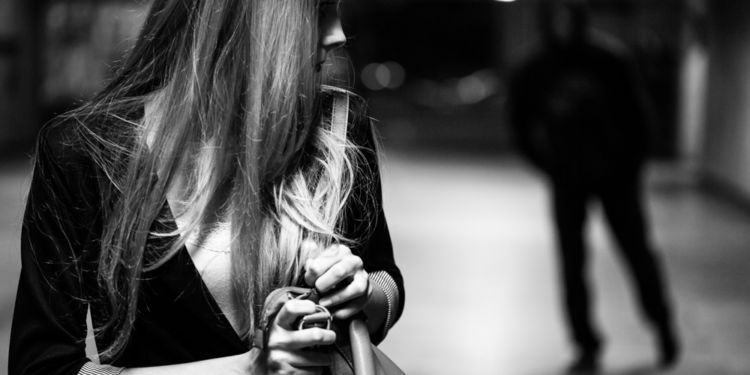 Stalking, folle corsa in auto per inseguire la ex: arrestato imprenditore di Latina