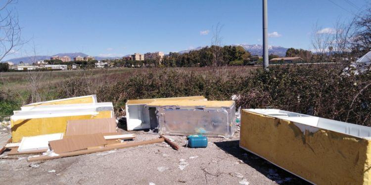Latina, il cimitero dei frigoriferi in Via Veneto