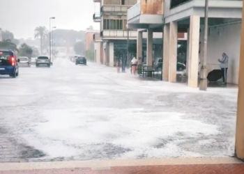 Eccezionale grandinata a Sabaudia, imbiancata anche la spiaggia VIDEO