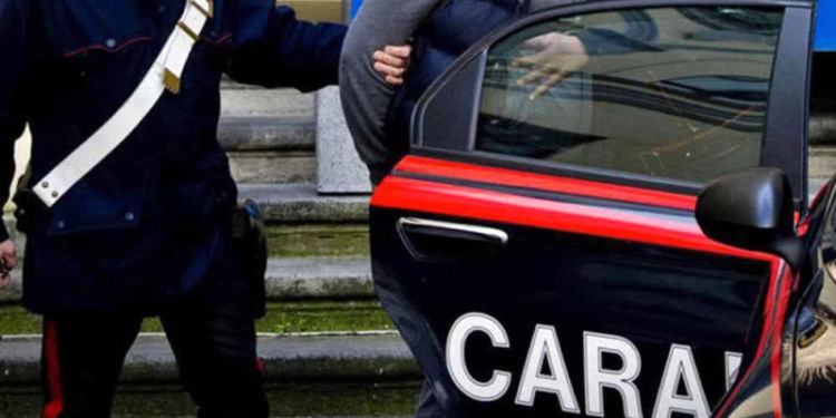 Preparatore atletico di Latina dà fuoco alla macchina dell’allieva: arrestato