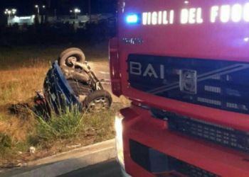 Latina, due mamme con i tre figli si ribaltano sulla Pontina