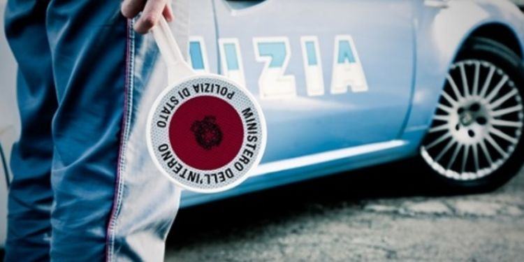 Sfreccia a quasi 200 km/h sulla Pontina, maxi multa per un motociclista