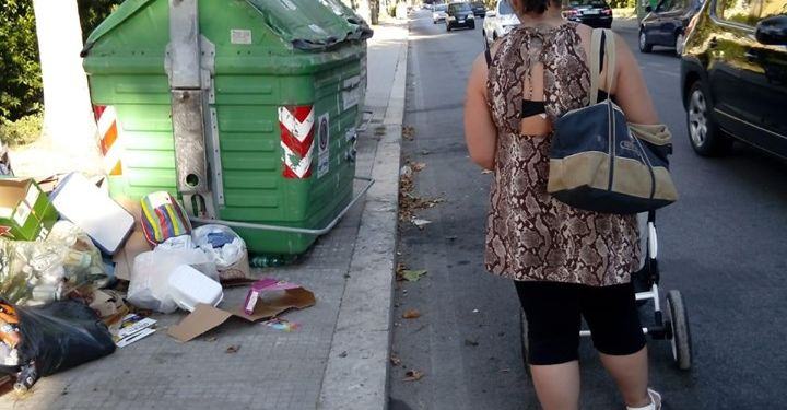 Latina, pedoni costretti a invadere la corsia in via Emanuele Filiberto