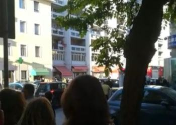 Panico in centro a Latina, donna tenta di lanciarsi dal settimo piano di un palazzo VIDEO