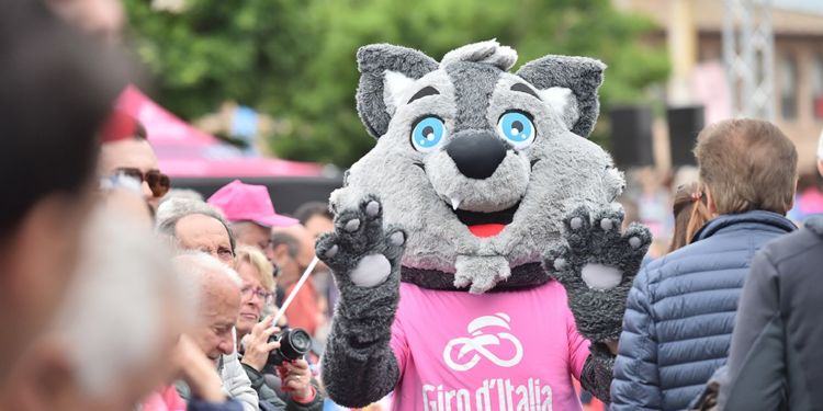 Latina, mercoledì alle 13.30 il pit-stop della Carovana del Giro d’Italia