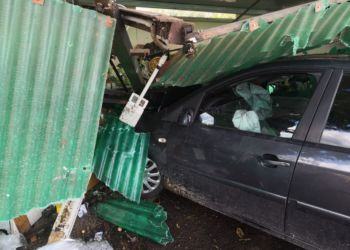 Cisterna, ubriaca alla guida si schianta contro un negozio di frutta e verdura FOTO