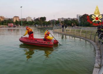 Dramma a Latina: uomo si toglie la vita lanciandosi nel laghetto di Parco San Marco VIDEO