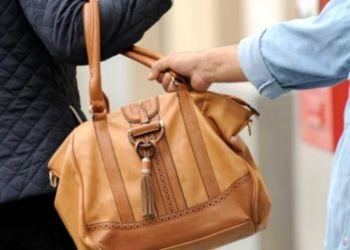 Gettata a terra e scippata in via Isonzo a Latina: mattina di terrore per una donna