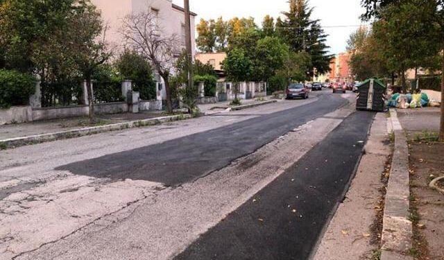 Il vergognoso “rattoppo” di via Leonardo da Vinci a Latina, cittadini inferociti VIDEO