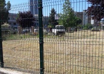 Latina, il parco di viale Le Corbusier pulito dopo la denuncia di LatinaPress