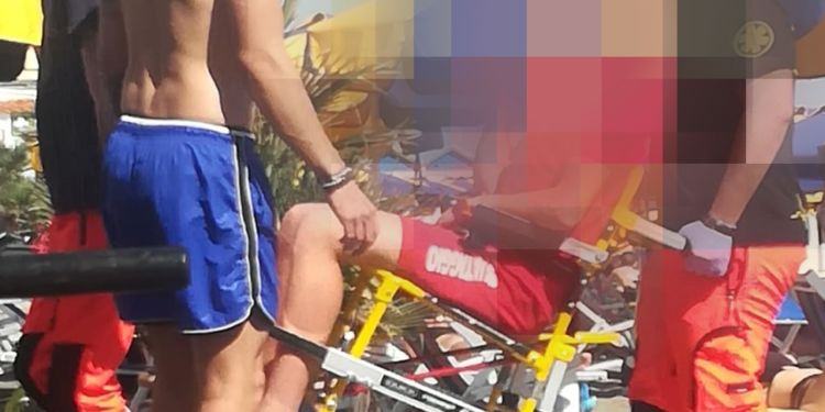 Caldo record, giovane bagnino accusa malore al lido di Latina