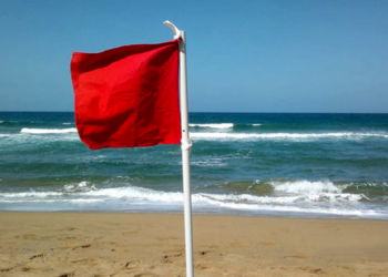 Latina lido, giovane straniero salva due bambini che rischiano di annegare