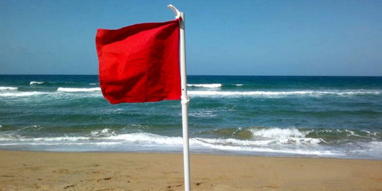 Latina lido, giovane straniero salva due bambini che rischiano di annegare