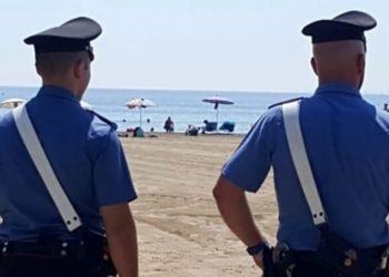 Paura per un bimbo di 6 anni scomparso in spiaggia a Latina. Ritrovato dalla Polizia