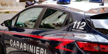 Aprilia, si chiude in casa con il figlio della cugina e minaccia di fargli del male