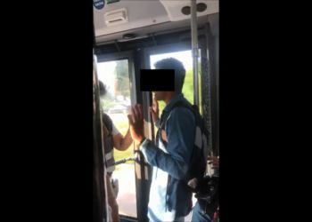 Latina, straniero strappa i documenti dalle mani di un controllore sul bus, fermato VIDEO