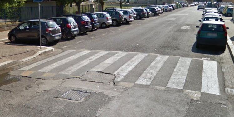 Latina, vibrazioni e rumori a tutte le ore: i residenti di via Ezio dicono no ai dossi