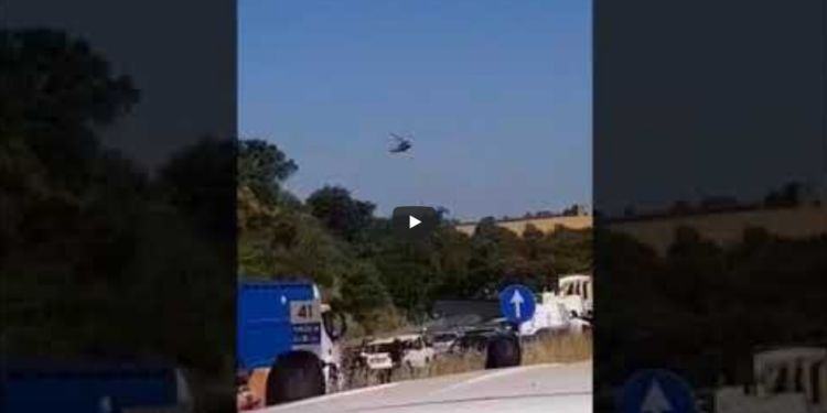 Moto si schianta sulla Pontina, atterra eliambulanza. Traffico in tilt VIDEO