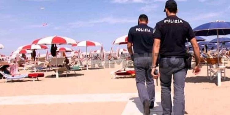 Paura per un bimbo di 6 anni scomparso in spiaggia a Latina. Ritrovato dalla Polizia
