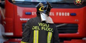Attentato a Latina, bomba sotto un’automobile: esplosione in viale Kennedy