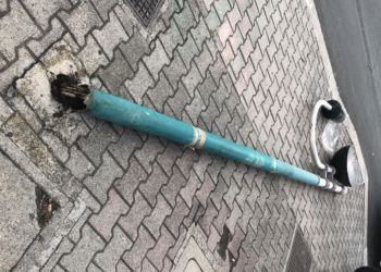 Tragedia sfiorata a Latina: cade un palo dell’illuminazione e colpisce un ragazzo FOTO