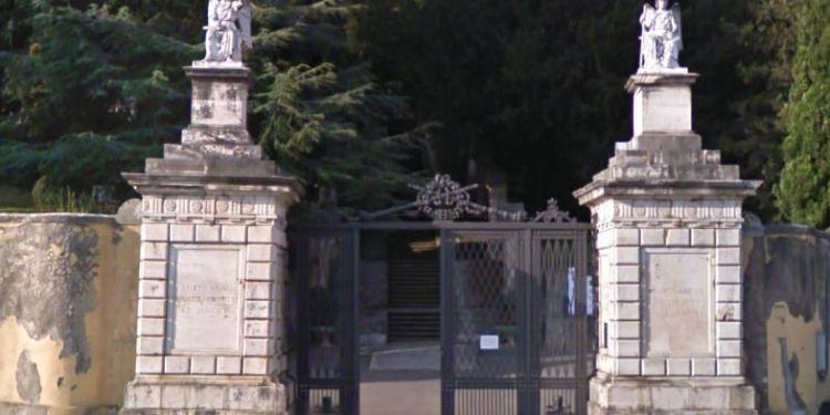 Baby prostitute nel cimitero di Sezze: indagato il custode