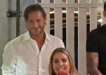 Totti e Ilary avvistati ieri sera in un locale del centro di Latina VIDEO