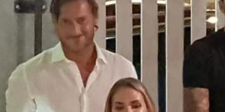 Totti e Ilary avvistati ieri sera in un locale del centro di Latina VIDEO