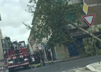 Il maltempo colpisce Latina: tragedia sfiorata davanti al “Cafè San Felipe” VIDEO