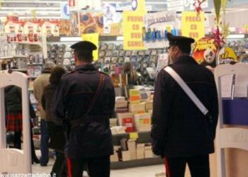 Latina, ruba cinque bottiglie del miglior whisky: preso ladro intenditore e seriale