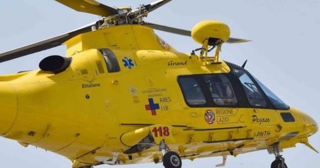 Incidente stradale al Circeo, scontro tra tre auto: gravemente feriti due bimbi