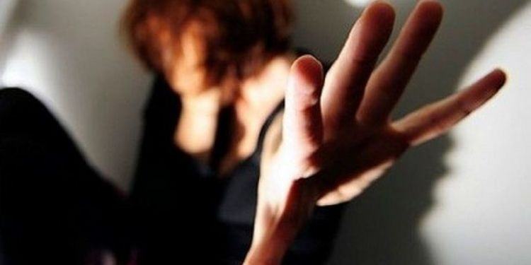 “Se non torni insieme a me, affogo nostra figlia”, arrestato 35enne in provincia di Latina