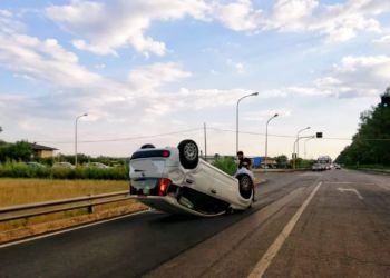 Borgo Faiti, tragedia sfiorata sulla S.S. 156: auto perde il controllo e si ribalta FOTO